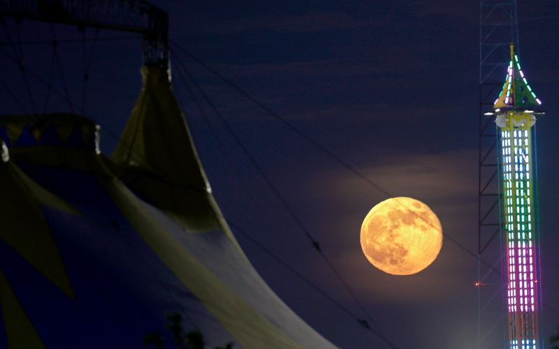 Illustration for article titled Las fotos más espectaculares de la superluna de ayer